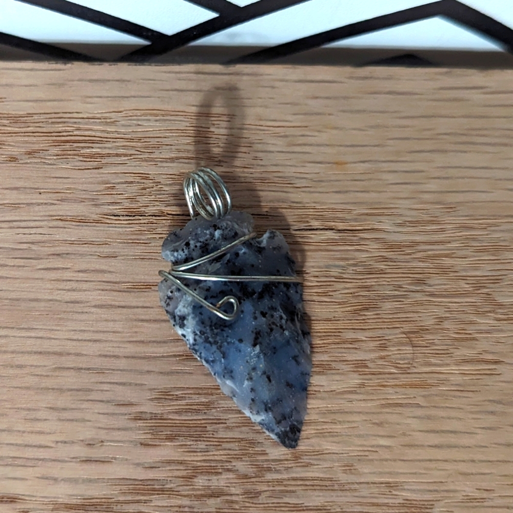 Agate Arrowhead pendant